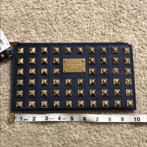 MICHAEL KORS PYRAMID STUD CLUTCH NWT128